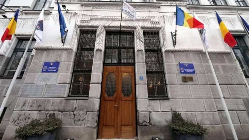 Interiorul unui adăpost de protecție civilă dintr-un subsol de bloc din Timișoara, ilustrând starea infrastructurii de siguranță.