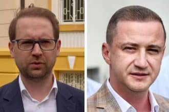 „Alfred Simonis, presedintele CJ Timis, criticand managementul Primariei Timisoara si amendarea institutiei in scandalul bolovanilor.”