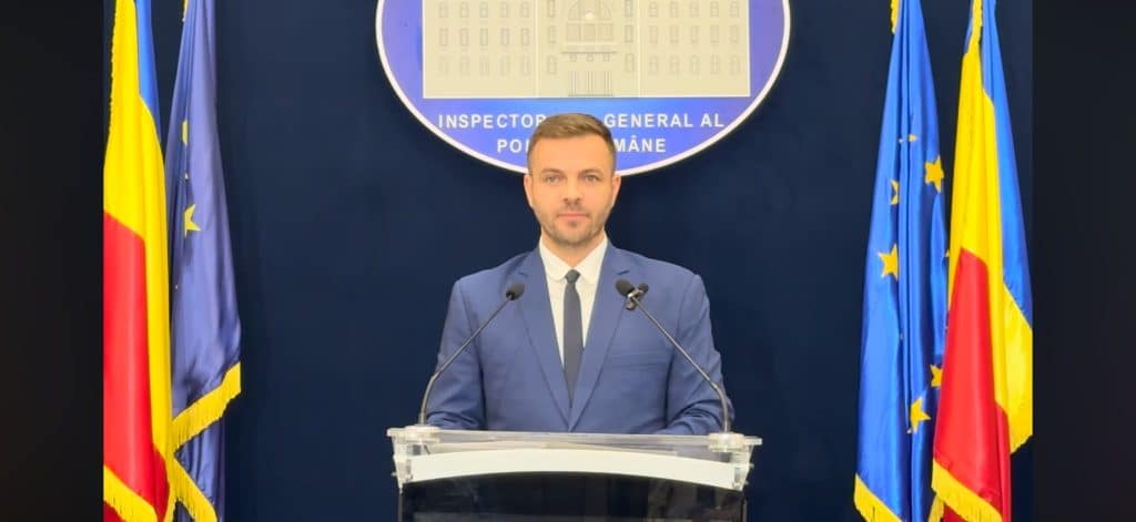 „Georgian Drăgan, reprezentantul IGPR, oferind replica instituției după investigația Recorder privind șefii din Poliția Română.”