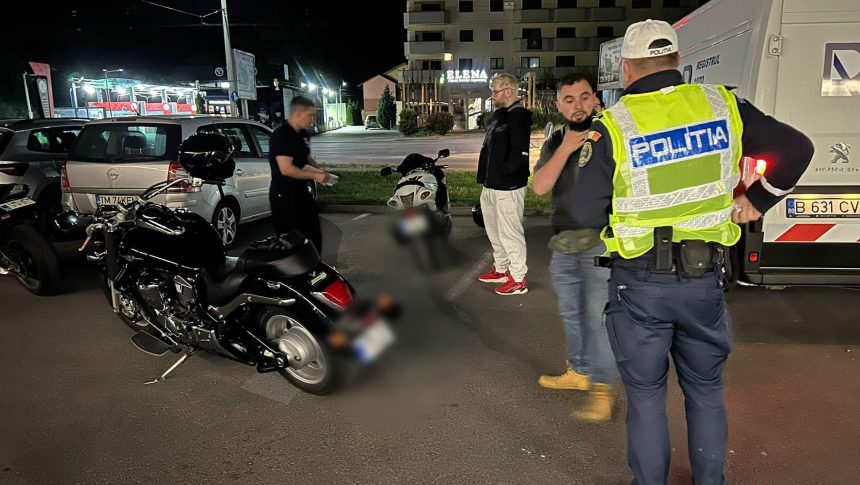 „Polițiști din Timișoara efectuând controale în trafic și testând motocicliștii cu aparatul etilotest.”