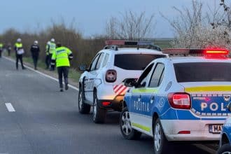 „Echipaje de poliție și ambulanță intervenind la un accident rutier produs la intersecția Drumul Boilor cu strada Sofia din Timișoara.”