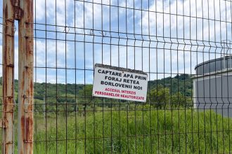 „Stația de epurare din Borlovenii Noi, județul Caraș-Severin, care deversa ape uzate nefiltrate direct în râul Iablacina.”