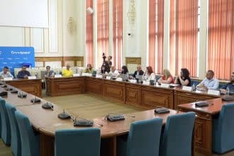 „Primarul Dominic Fritz și consilierii locali în timpul ședinței de votare și aprobare a bugetului Timișoarei pentru anul 2026.”