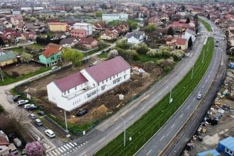 Clădirea modernă a noii creșe de pe Calea Bogdăneștilor din Timișoara pregătită pentru deschiderea din toamnă.
