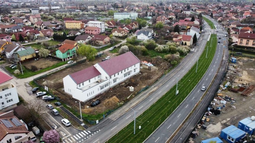 Clădirea modernă a noii creșe de pe Calea Bogdăneștilor din Timișoara pregătită pentru deschiderea din toamnă.