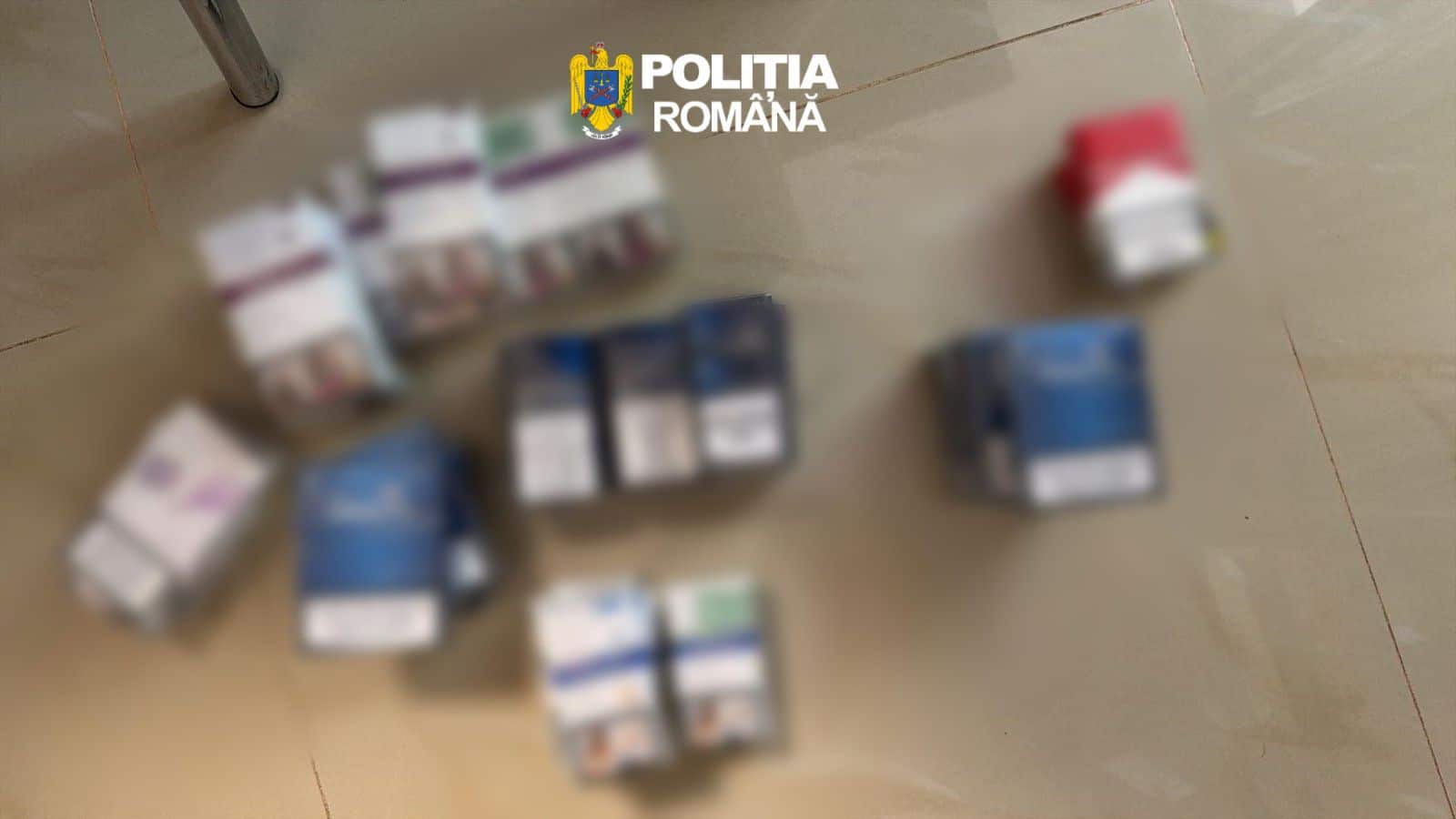 Sute de pachete și baxuri de țigări de contrabandă fără timbru fiscal confiscate de polițiști în urma unui control în trafic la Lugoj.