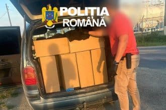 Sute de pachete și baxuri de țigări de contrabandă fără timbru fiscal confiscate de polițiști în urma unui control în trafic la Lugoj.