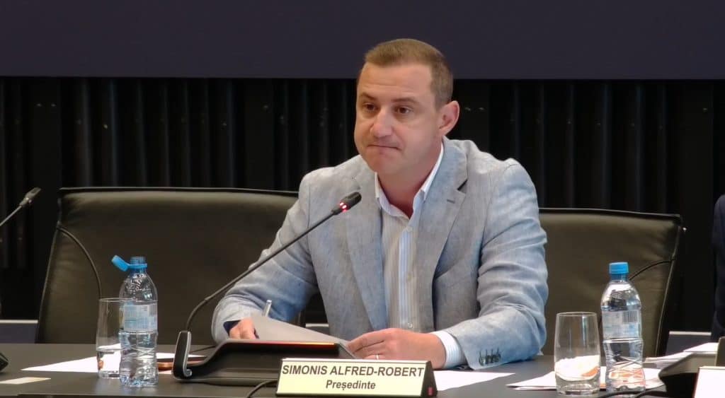 Președintele Consiliului Județean Timiș Alfred Simonis vorbind în cadrul ședinței ordinare despre acordul de transport cu SMTT.