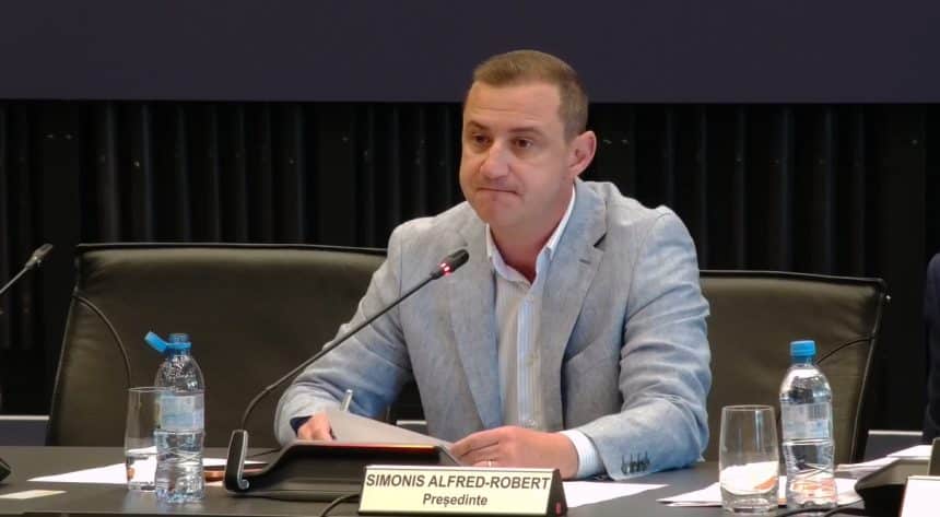 Președintele Consiliului Județean Timiș Alfred Simonis vorbind în cadrul ședinței ordinare despre acordul de transport cu SMTT.