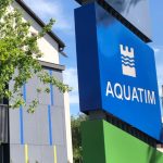 Sediul Centrului de Relații Clienți al companiei Aquatim de pe strada Enric Baader din Timișoara cu ghișeele închise în zi de sărbătoare.