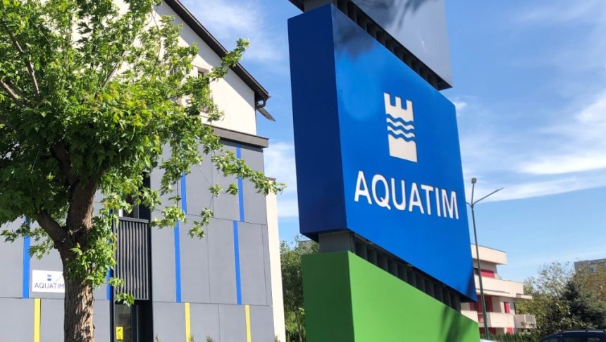 Sediul Centrului de Relații Clienți al companiei Aquatim de pe strada Enric Baader din Timișoara cu ghișeele închise în zi de sărbătoare.