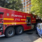Incendiu violent manifestat la acoperișul și bucătăria unei locuințe de pe strada Dragoș Vodă din Timișoara în urma exploziei unei butelii.