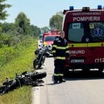 Echipaj medical SMURD pregătind transportul la spital al unui motociclist rănit în accidentul rutier de la ieșirea din Timișoara.