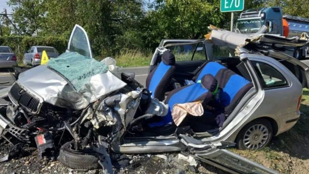 Intersecția rutieră critică dintre drumul național DN6 și drumul județean DJ680 la ieșirea din Lugoj spre Tapia.