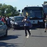 Autobuz de transport public și camion de mare tonaj implicate într-o coliziune în lanț alături de trei autoturisme pe podul din Șag.