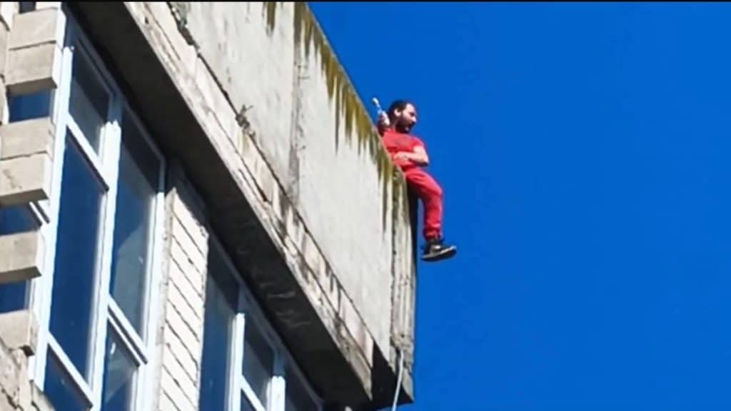 Intrarea principală în secția de urgențe a Spitalului Județean Deva unde a fost tratat tânărul.