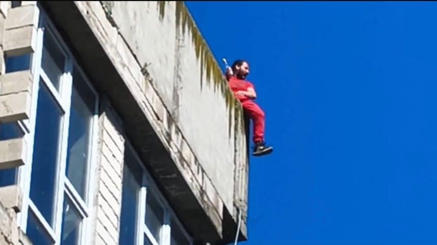 Intrarea principală în secția de urgențe a Spitalului Județean Deva unde a fost tratat tânărul.