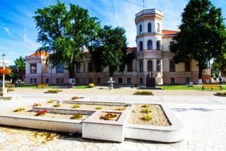 Castelul Nakó din Sânnicolau Mare, unul dintre simbolurile istorice ale județului Timiș
