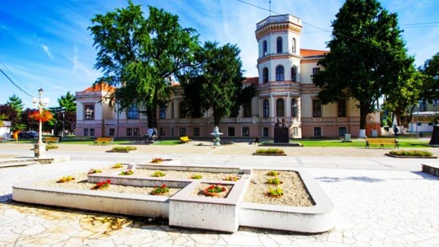 Castelul Nakó din Sânnicolau Mare, unul dintre simbolurile istorice ale județului Timiș