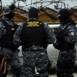 Polițist SAS lovit cu o bâtăîn cap în cazul bărbatului care și-a luat copiii ostatici în Timiș