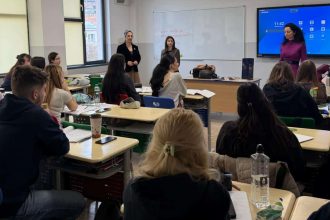 Reprezentanții UMF Timișoara au prezentat oferta educațională elevilor din Reșița