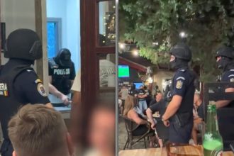 Cadre ale trupelor speciale de intervenție participând la perchezițiile domiciliare din Deva într-un dosar DIICOT de trafic de droguri de mare risc.