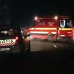 Autospeciale ale Inspectoratului de Poliție Județean Timiș staționate în zona de agrement de pe malul lacului Surduc pentru investigații.