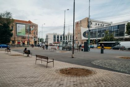 Piațeta din fața Gării de Nord din Timișoara unde urmează să fie reorganizat traficul rutier și stațiile de transport public.