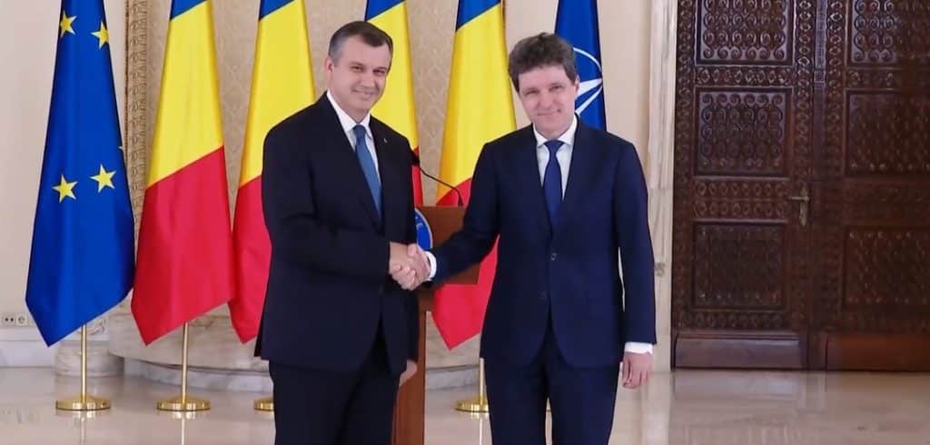 Premierul desemnat Eugen Tomac oferind declarații de presă de la pupitrul oficial din incinta Palatului Cotroceni.