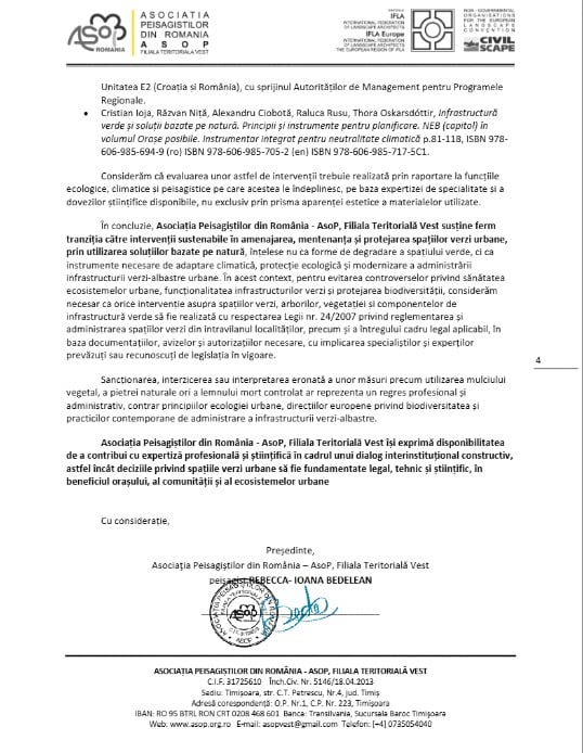 Detaliu cu bolovani din piatră naturală amplasați pe marginea unei zone verzi din Timișoara pentru prevenirea parcărilor ilegale.