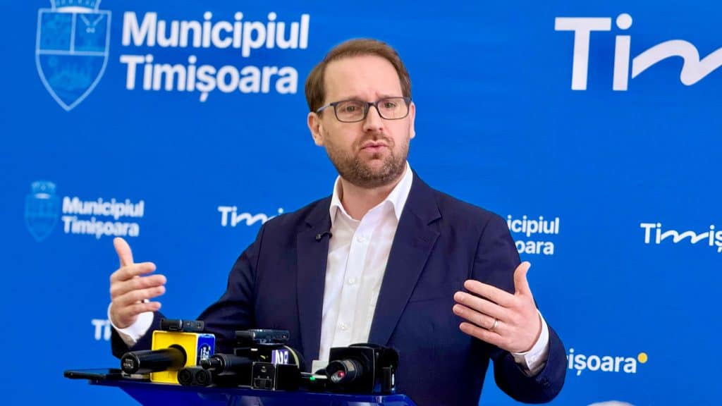 Primarul Timișoarei Dominic Fritz oferind declarații despre stadiul dosarului său juridic cu Agenția Națională de Integritate.