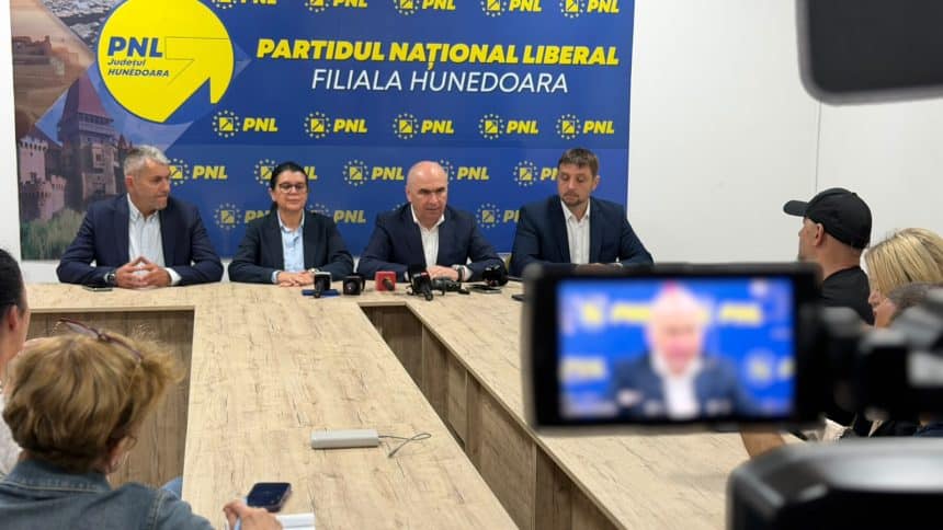 Președintele PNL și premierul interimar Ilie Bolojan oferind declarații de presă despre asumarea răspunderii guvernamentale.