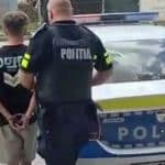 Autospecială a Poliției Municipiului Lugoj staționată în fața sediului unde sunt audiați suspecții de furt.