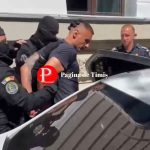 Suspectul George Râță oferind declarații presei în cătușe la ieșirea din Tribunalul Hunedoara după emiterea mandatului de arestare.