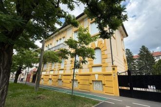 Fațada vilei istorice de pe Bulevardul C.D. Loga numărul 52 din Timișoara, recuperată în instanță și propusă pentru transformarea în grădiniță.