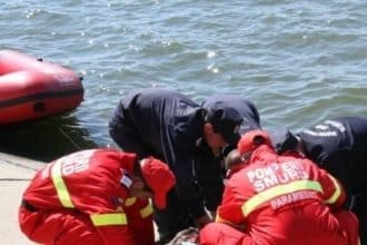 Echipajele de salvare intervin la lacul dintre Neudorf și Lipova după ce un copil a fost scos inconștient din apă, Arad