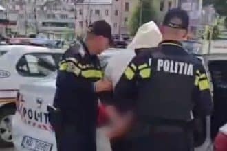 Peronul și clădirea Stației CFR Petroșani, locul unde un bărbat a fost deposedat prin violență de telefonul mobil.