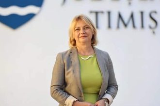 Elena Micicoi anunțându-și demisia de la conducerea Prefecturii Timiș pentru a-și apăra reputația în fața investigației Parchetului European.