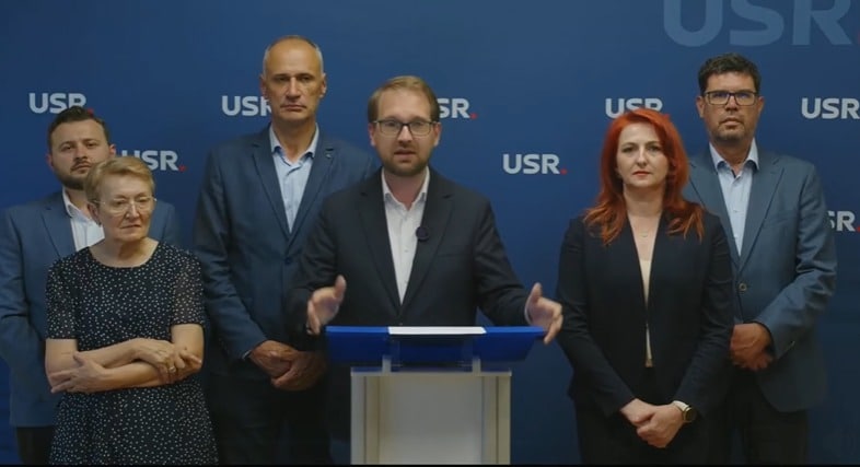 Președintele USR, Dominic Fritz, anunțând în conferință de presă decizia Comitetului Politic de a vota împotriva Guvernului tehnocrat propus de Eugen Tomac.