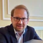 Președintele USR, Dominic Fritz, anunțând oficial refuzul partidului de a susține sau de a intra în Guvernul condus de Adrian Veștea.