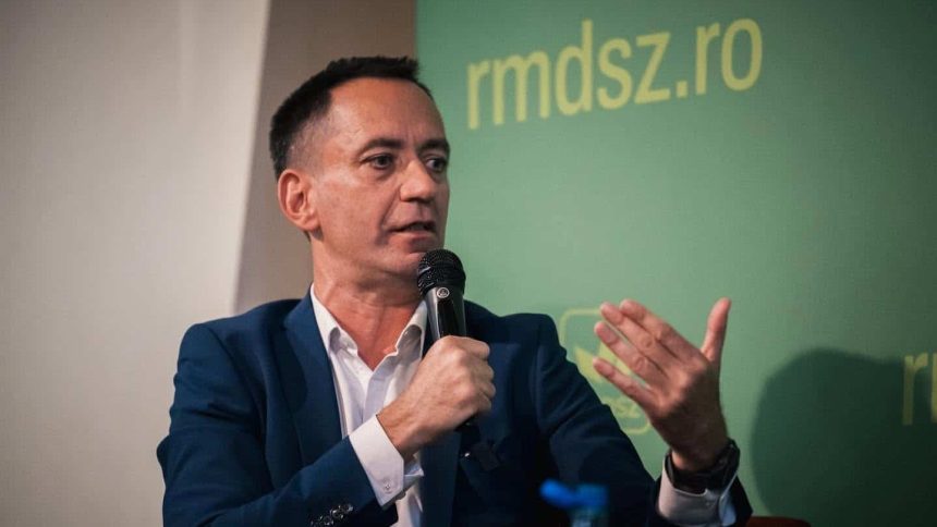 Liderul deputaților UDMR, Csoma Botond, explicând decizia Consiliului Permanent de a nu susține Guvernul Veștea din cauza lipsei unei majorități stabile.