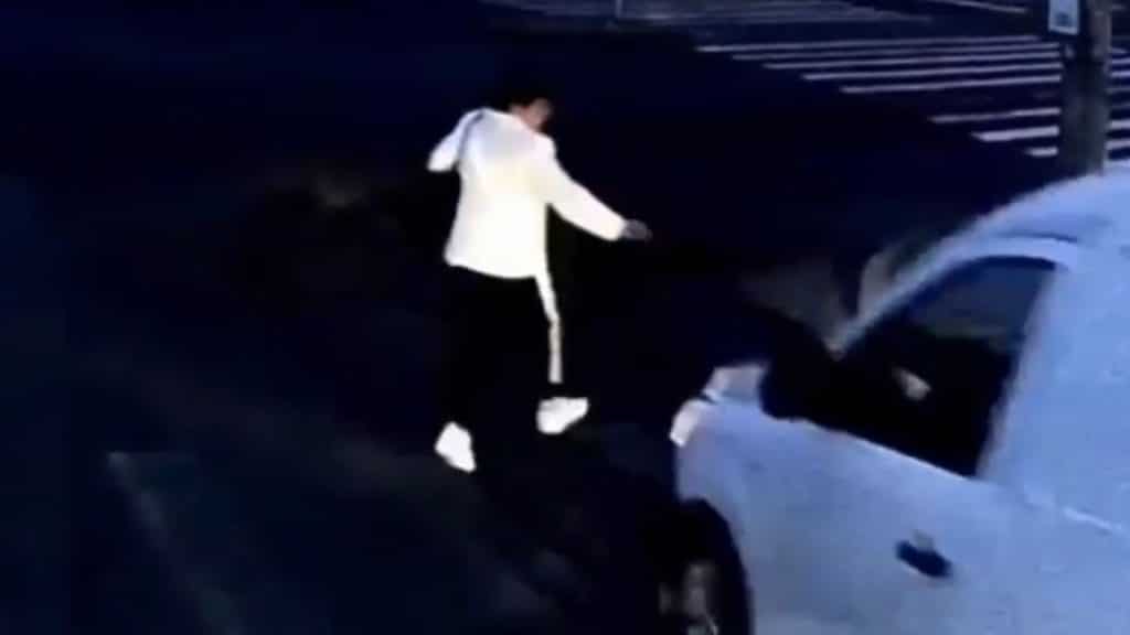 Intersecția dintre Bulevardul Liviu Rebreanu și Calea Șagului din Timișoara, în fața Secției 3 de Poliție, unde a fost filmat incidentul.