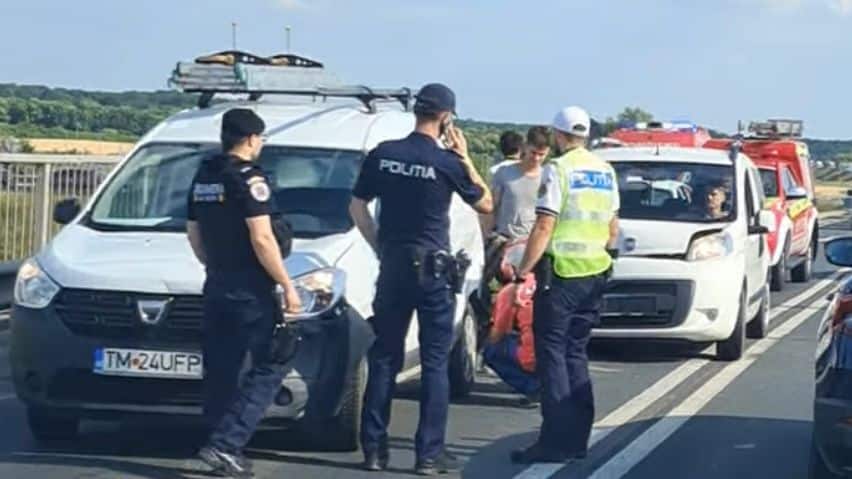 Carambol rutier pe podul de pe varianta de ocolire a Timișoarei, implicând cinci autoturisme intrate în coliziune față-spate.