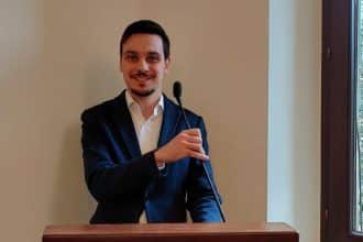Portretul oficial al avocatului Paul Finta, numit de Guvern în funcția de prefect al județului Timiș.