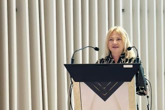 Fostul prefect al județului Timiș, Cornelia-Elena Micicoi, transmițând un mesaj public de mulțumire și clarificare după demisia din funcție.