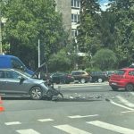Trei autoturisme avariate în urma unui impact violent produs în intersecția bulevardului Take Ionescu cu strada Nicu Filipescu din Timișoara.