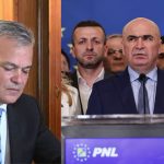 Robert Sighiartău citind de la tribuna Congresului PNL hotărârea radicală de excludere și curățare morală a partidului.