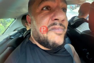 Mascați și polițiști din Timișoara efectuând percheziții la locuința influencerului Alin Borcan într-un dosar de uzurpare de calități oficiale.
