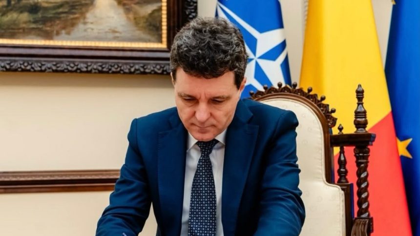 Președintele Nicușor Dan susținând o declarație de presă la Palatul Cotroceni după finalizarea consultărilor cu cele 11 partide parlamentare.