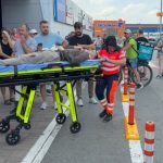 accident-rutier-taxi-intrat-in-pietoni-shopping-city-ambulante.jpg